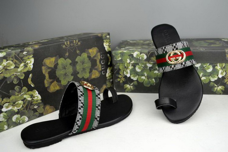 Gucci Slippers Woman--139